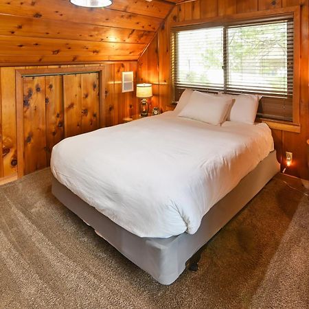 Harris Lakeview Cabin Bass Lake Exterior photo
